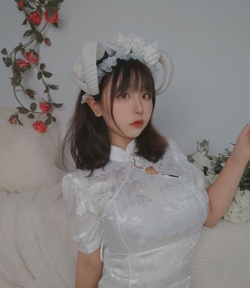 sm男虐女地下室调教