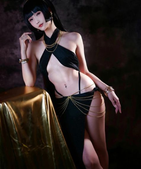 胸部丰满的妈妈