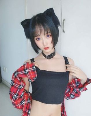 贱妾扒下脱裙子撅屁股迎